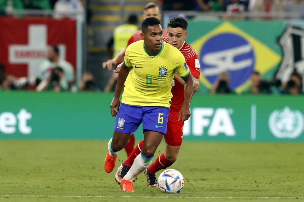 Alex Sandro Tem Les O Muscular E Terceiro Desfalque Da Sele O News