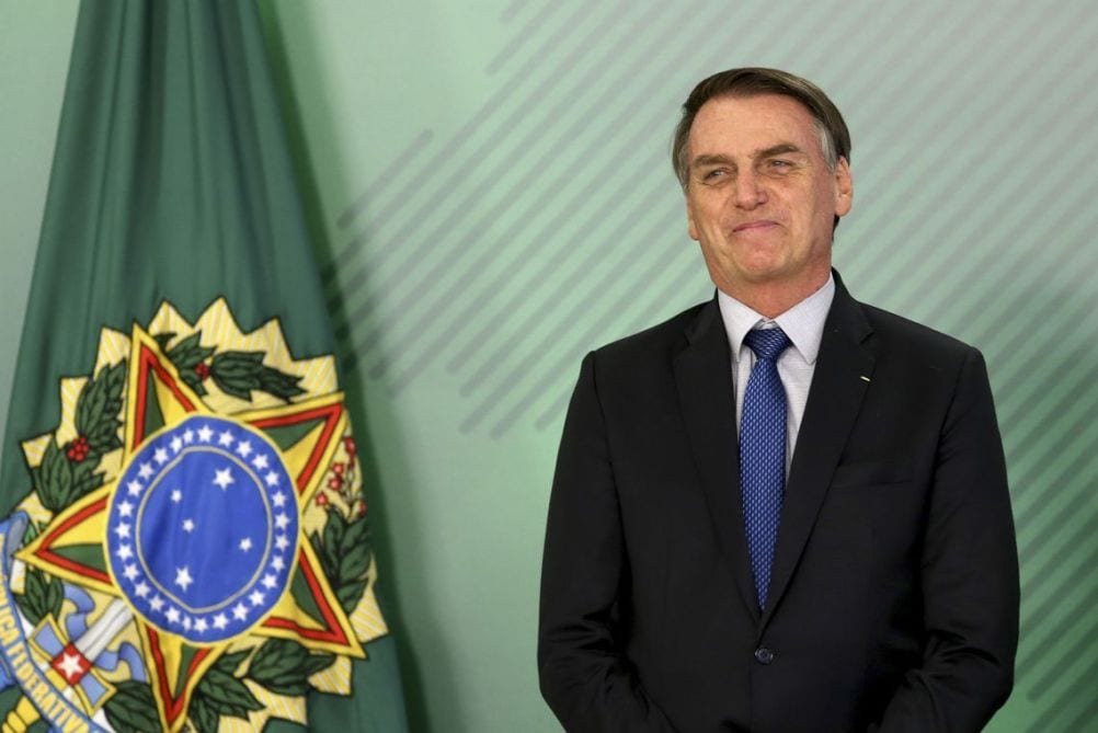 Pesquisa aponta Bolsonaro com aprovação pessoal de 57,5%