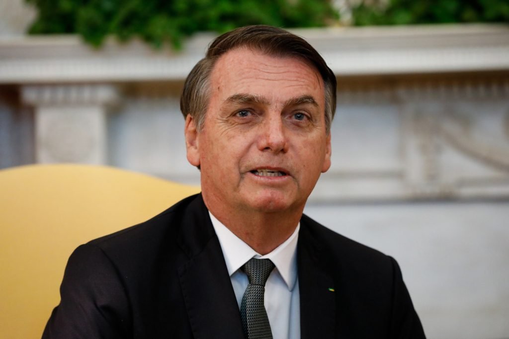 Não tomo decisões sozinho, ouço qualquer ministro, até Damares, diz Bolsonaro