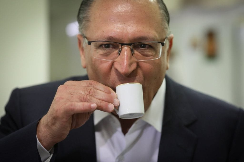 Justiça bloqueia bens de Geraldo Alckmin