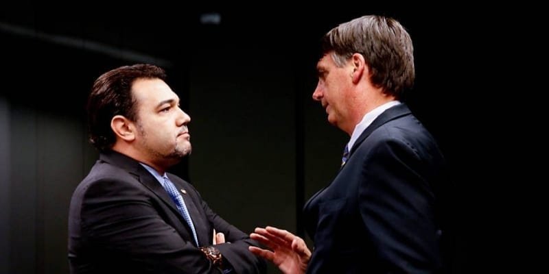 Após acusações da Folha, Marco Feliciano defende Jair Bolsonaro   Conexão Política