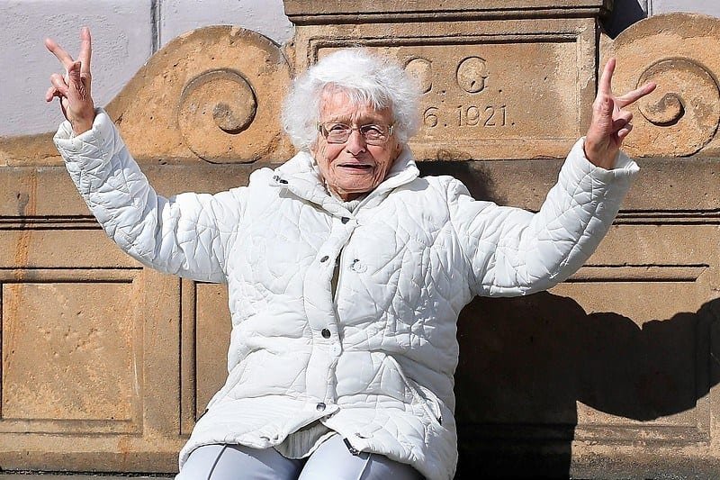 Cidade alemã elege mulher de 100 anos para o Conselho Municipal   Conexão Política