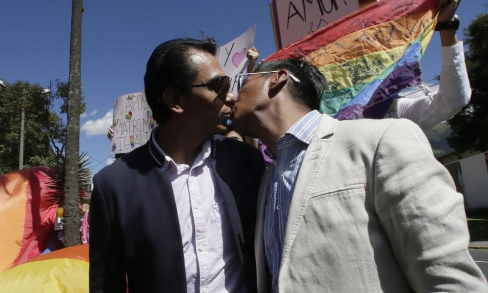 Equador reconhece casamento civil entre pessoas do mesmo sexo   Conexão Política
