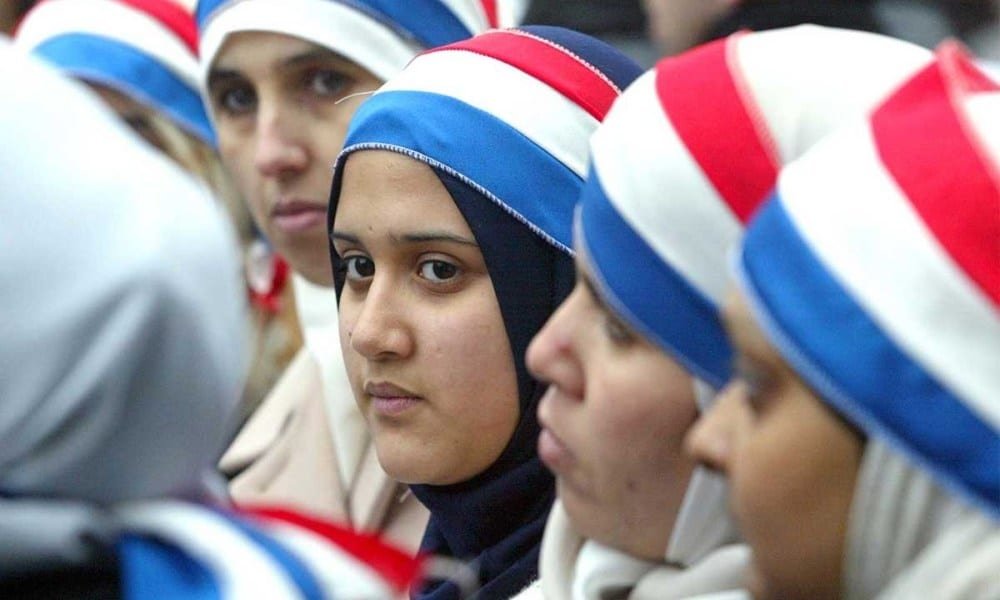 Há agora na França a mesma quantidade de católicos e islâmicos praticantes entre 18 e 29 anos de idade   Conexão Política