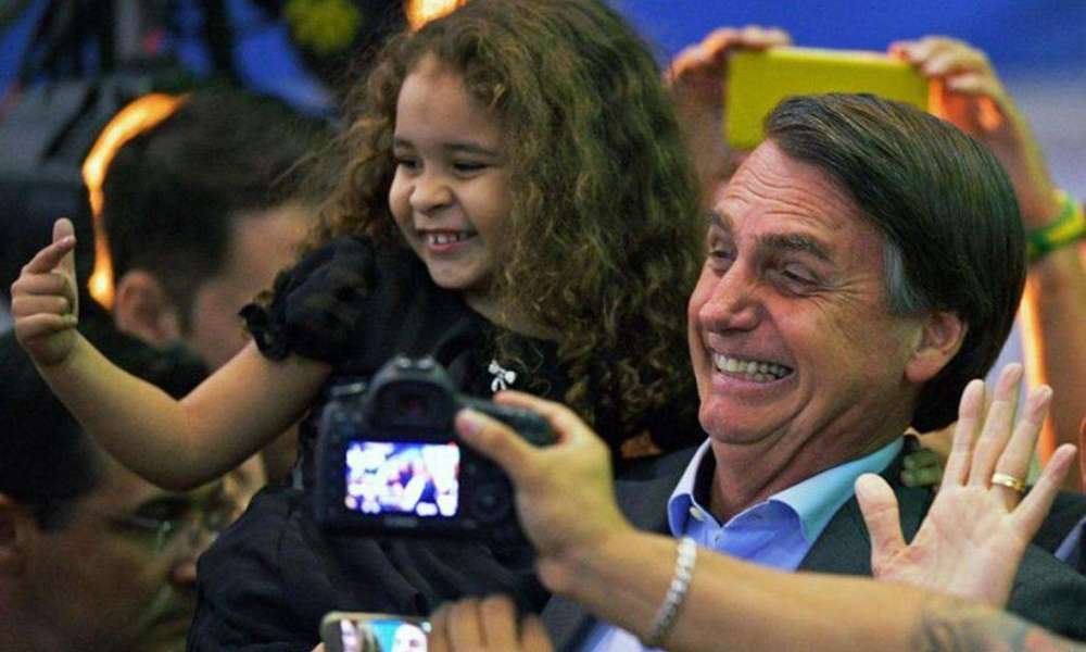 Jair Bolsonaro anuncia R$ 2,5 bilhões da Petrobras para a educação   Conexão Política