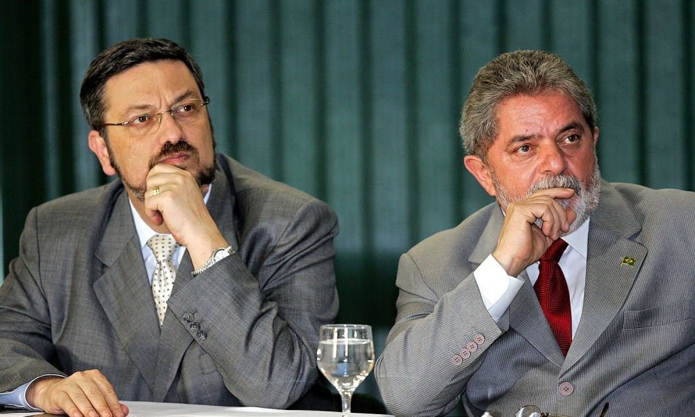 Lula e Palocci são acusados de receber R$ 64 milhões e viram réus   Conexão Política