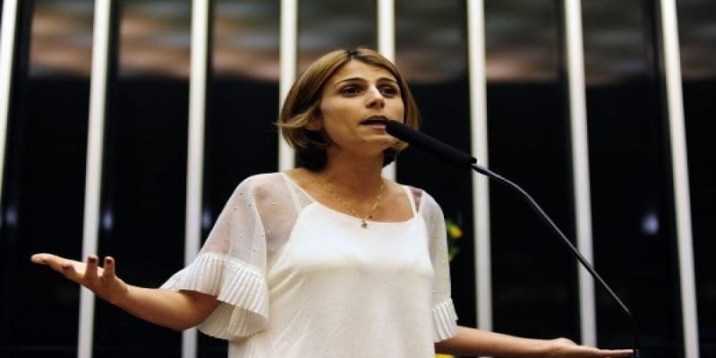 Manuela D'Ávila é lançada pelo PC do B como pré candidata à Presidência   Conexão Política