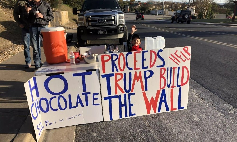Menino americano de 7 anos arrecada 22 mil dólares para construção de muro na fronteira   Conexão Política