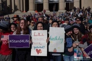 Multidão sai às ruas dos Estados Unidos contra o aborto 22