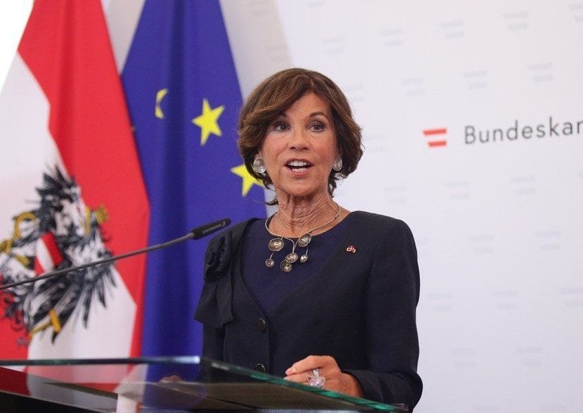 Pela primeira vez, Áustria tem mulher no cargo de primeiro ministro   Conexão Política