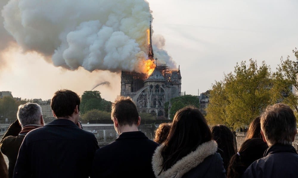 Senado francês aprova lei para a reconstrução da catedral de Notre Dame   Conexão Política