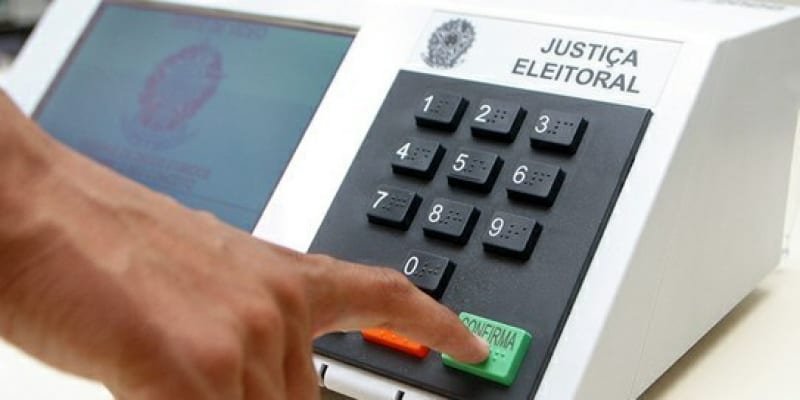 Urna eletrônica brasileira é invadida em testes   Conexão Política