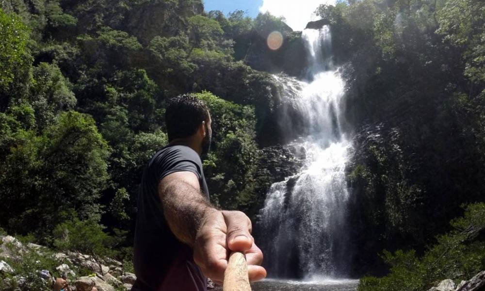 Amigos morrem ao tentar tirar ‘selfie’ em cachoeira em Minas Gerais