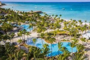 Justiça autoriza senador preso por corrupção a passar férias no Caribe 21