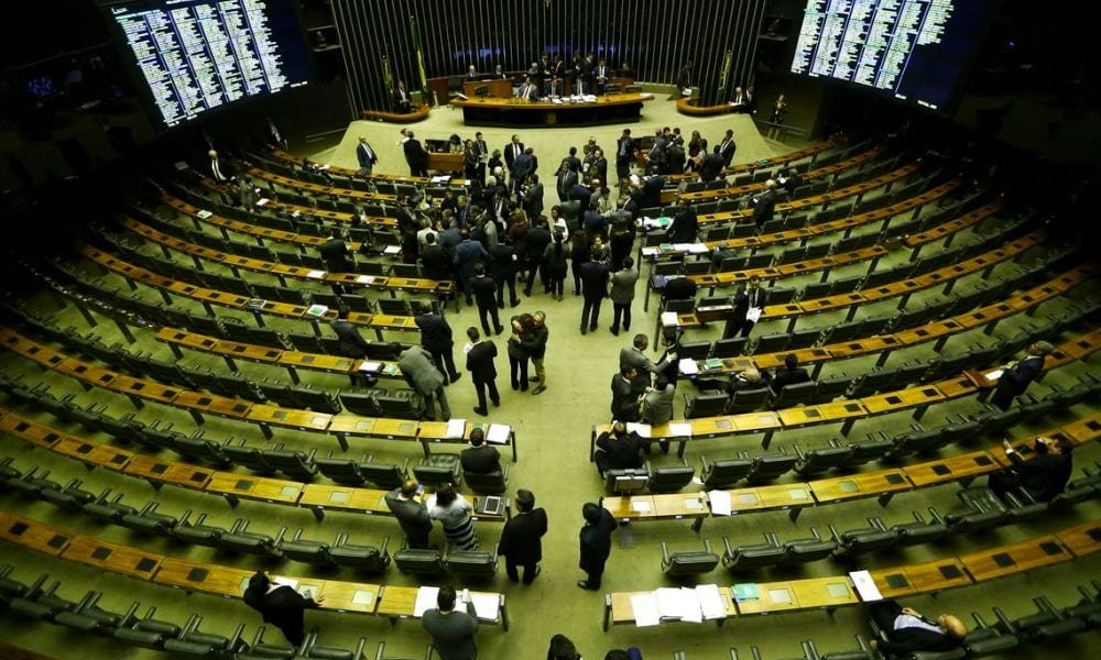 Partido Socialista Brasileiro estuda expulsar deputados que votaram a favor da Previdência