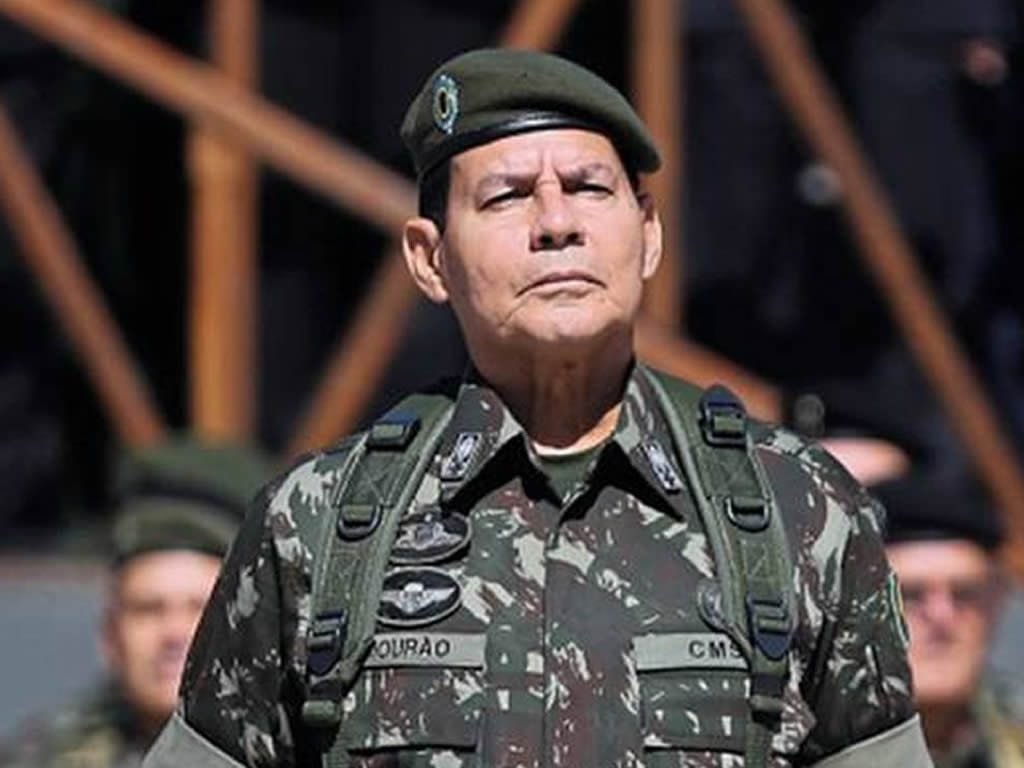 "Exército vai reforçar ações em praias do nordeste atingidas por óleo". Disse Mourão