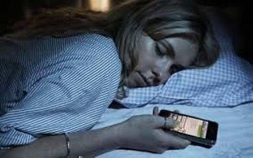 Estudo inédito aponta que metade dos capixabas usam celular antes de dormir