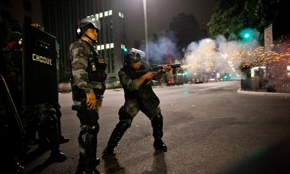 Após onda de protestos, Chile põe Exército nas ruas