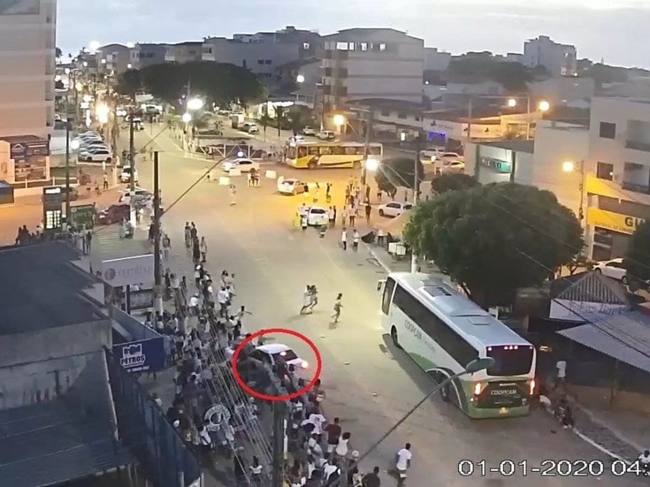 Motorista embriagado atropela cinco pessoas em Guriri, São Mateus; Veja o vídeo
