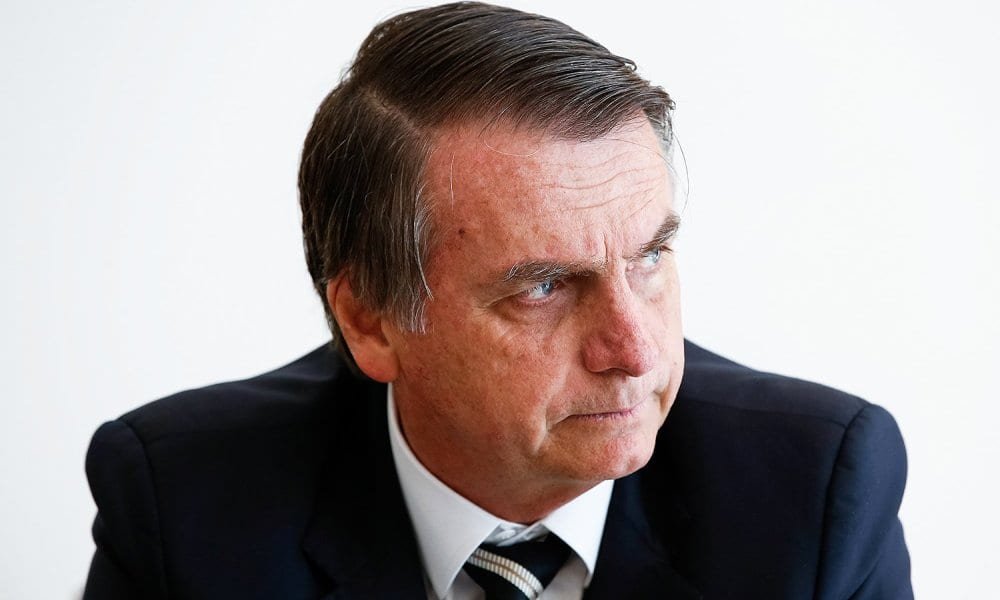 Após divulgação de dados pessoais, internautas tentam filiar Bolsonaro ao PT