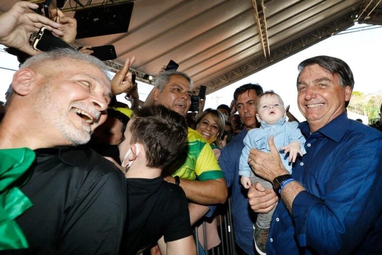 Idolatrado de Norte a Sul, Bolsonaro é ovacionado em Foz do Iguaçu