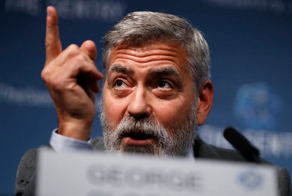 'Máquina de propaganda': George Clooney mira na mídia e nas autoridades húngaras que o acusaram de ligações com Soros