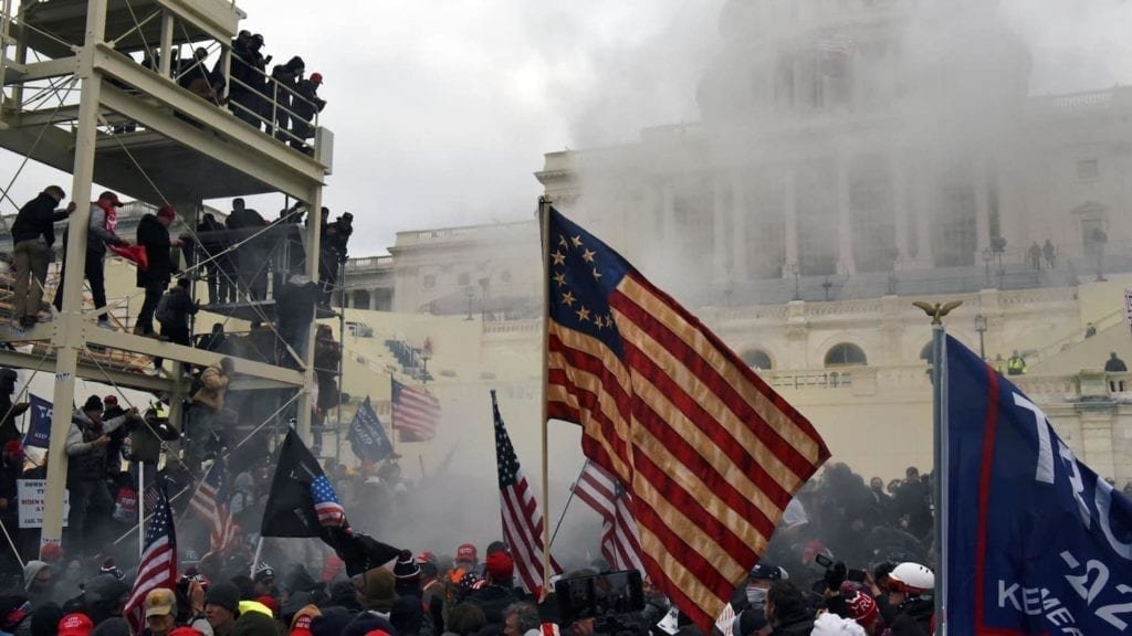 Como Trump e seus aliados incitaram cenas violentas