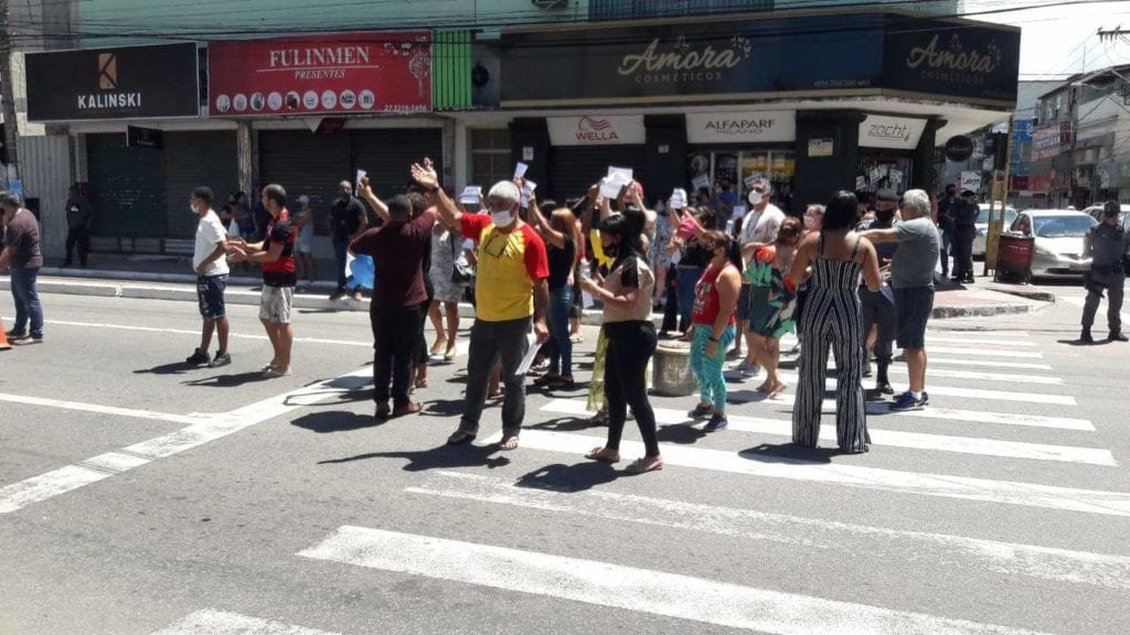 Vila Velha, Piúma e Cachoeiro registram protestos contra fechamento do comércio