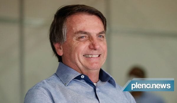 ‘Auxílio começa a ser pago no dia 4 ou 5 de abril’, afirma Bolsonaro