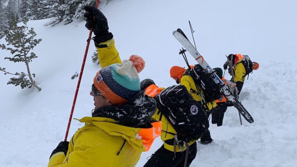 Equipes de resgate da Avalanche falam sobre sua corrida contra todas as probabilidades