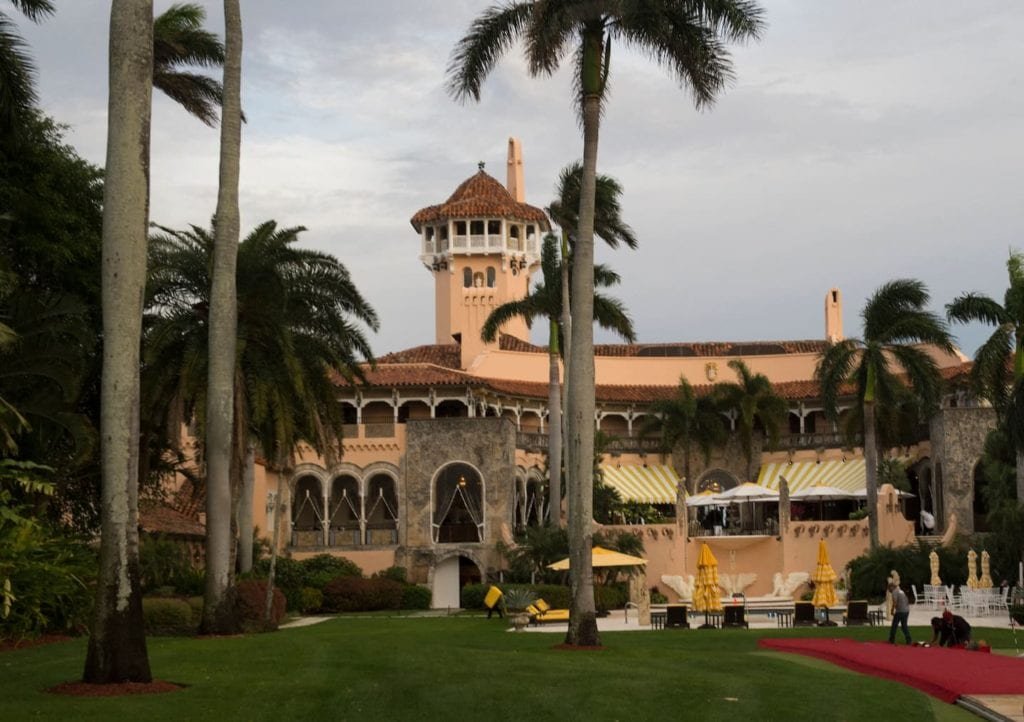 Mar-a-Lago Club de Donald Trump será reaberto após a equipe infectada com coronavírus