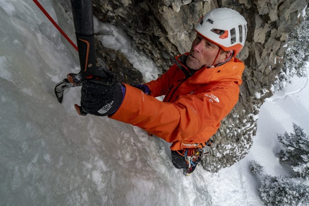 O alpinista de elite Conrad Anker reflete no crepúsculo de sua carreira