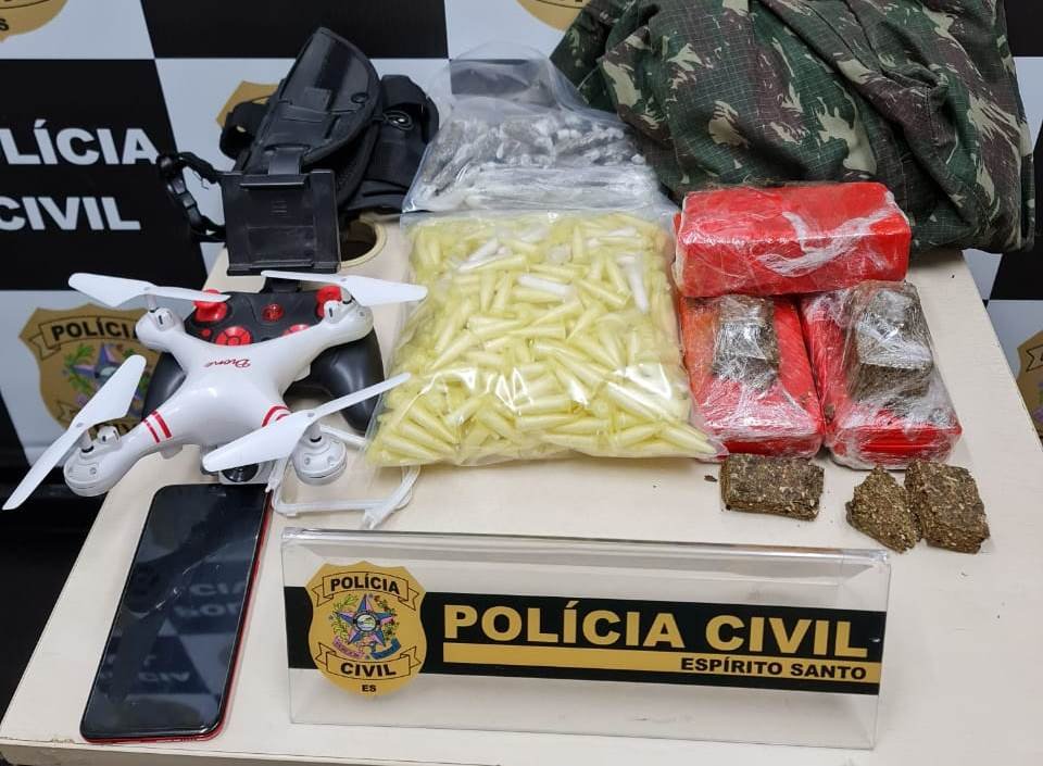 DHPP de Cariacica apreende drogas e um drone durante operação