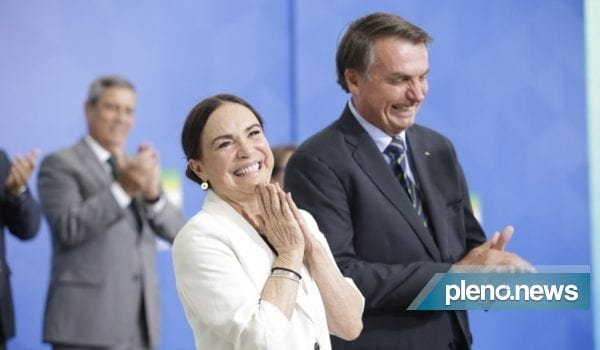 Regina Duarte diz que Bolsonaro ‘sempre foi a favor da vacina’