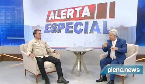 Em entrevista com Sikêra, Bolsonaro critica restrições e cita artigo 142