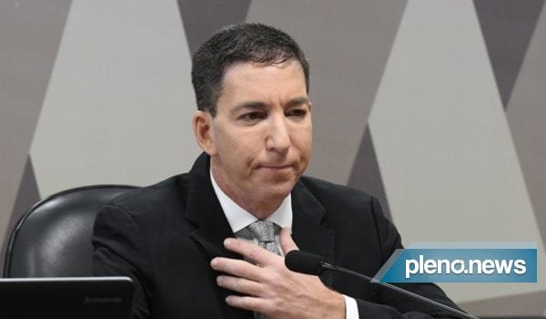 “Chamar Bolsonaro de genocida é errado”, diz Glenn Greenwald