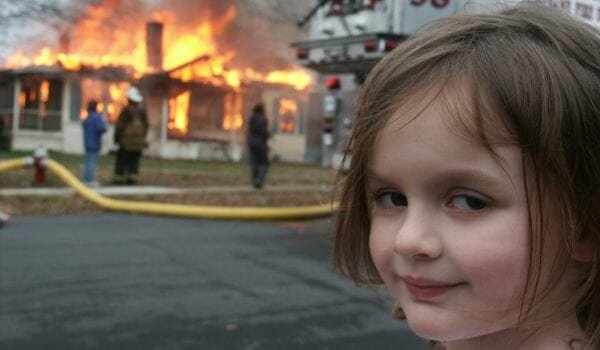 Meme de garota e incêndio é vendido por R$ 2,6 milhões
