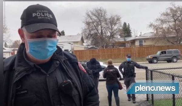 Vídeo mostra a SWAT fechando igreja evangélica no Canadá