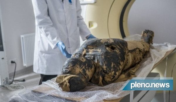 Cientistas anunciam descoberta de múmia egípcia grávida