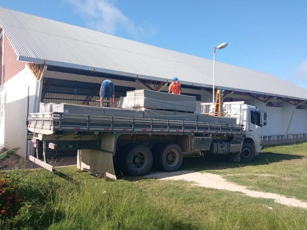 Residências do interior de Cachoeiro afetadas por granizo recebem novas telhas