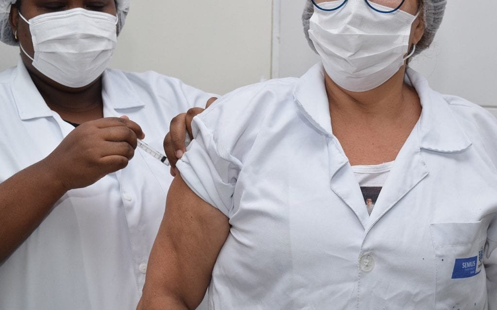 Trabalhadores da saúde já podem receber vacina contra a gripe em Cachoeiro