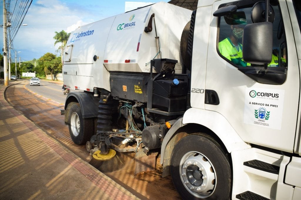 Varredeira mecânica é novo reforço para limpeza de vias públicas em Cachoeiro