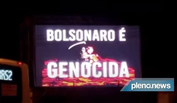 Deputado denuncia UFRJ por painel de led atacando Bolsonaro