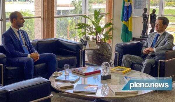 Eduardo Bolsonaro se reúne com o novo ministro da Justiça