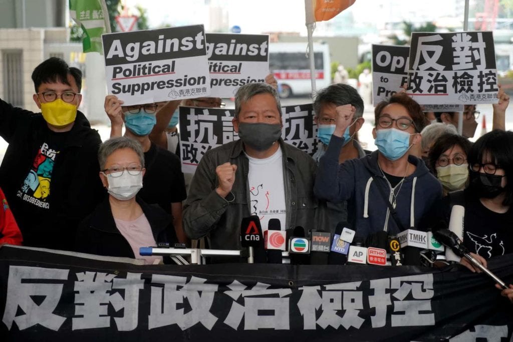 Hong Kong condena Jimmy Lai, outro ativista pela democracia, a penas de prisão por marcha de protesto