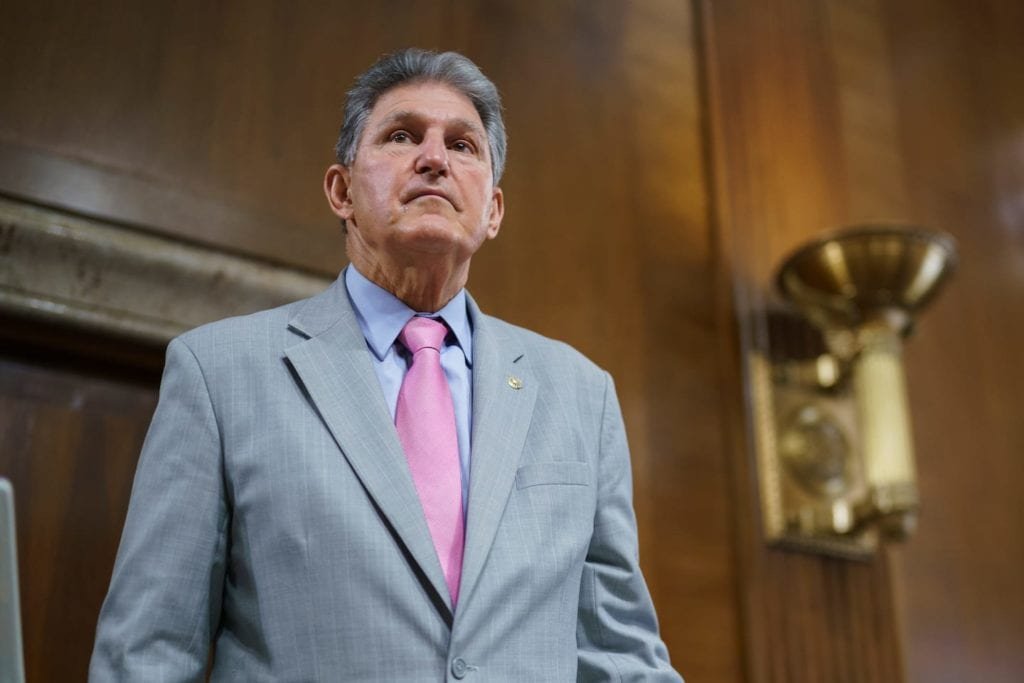 Manchin diz que não apoia o projeto de lei estadual de DC, lidando com os defensores um grande golpe