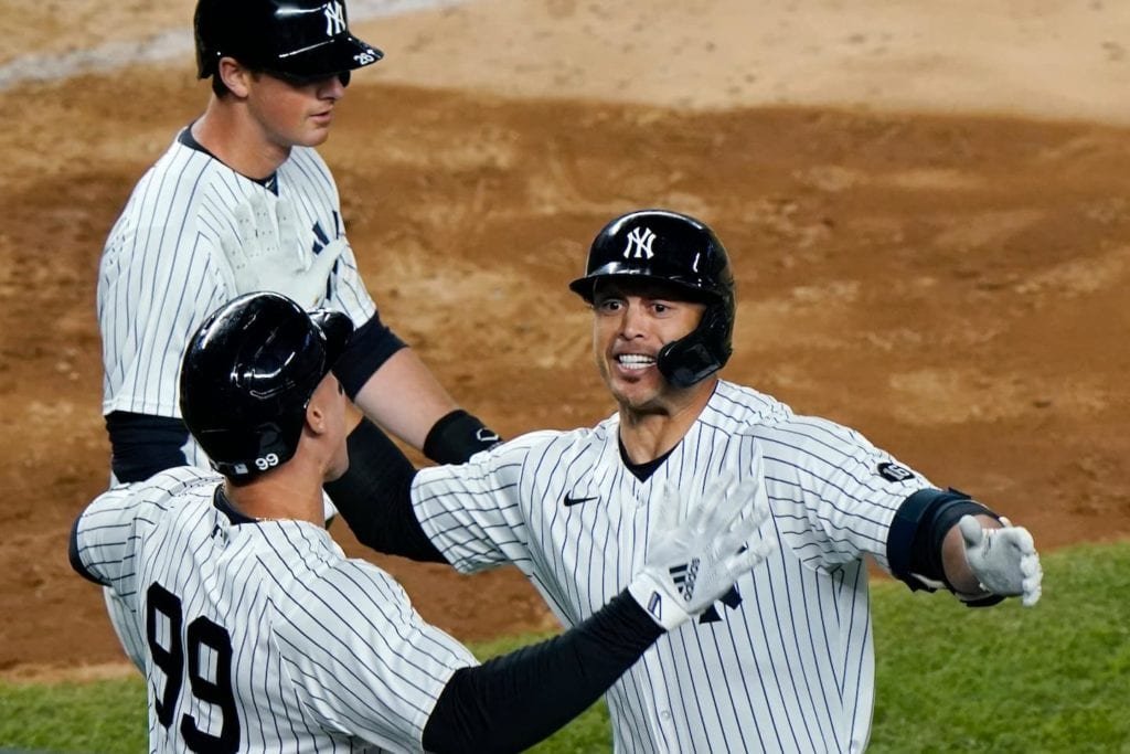 O longo grand slam de Giancarlo Stanton ajuda os Yankees a derrotar Orioles em sua primeira derrota