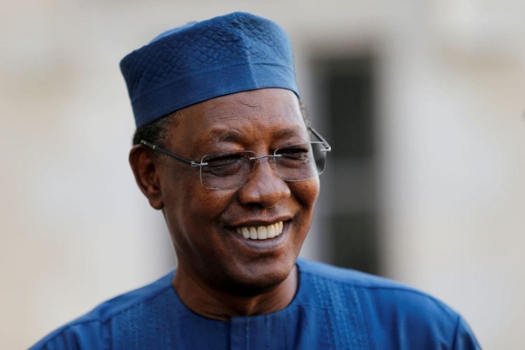 O presidente do Chade, Idriss Déby, morre lutando contra rebeldes após três décadas no poder, afirma militares