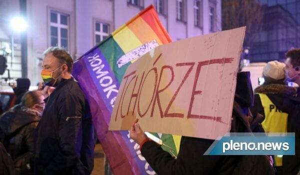 Parlamento da Polônia veta ideologia de gênero no país