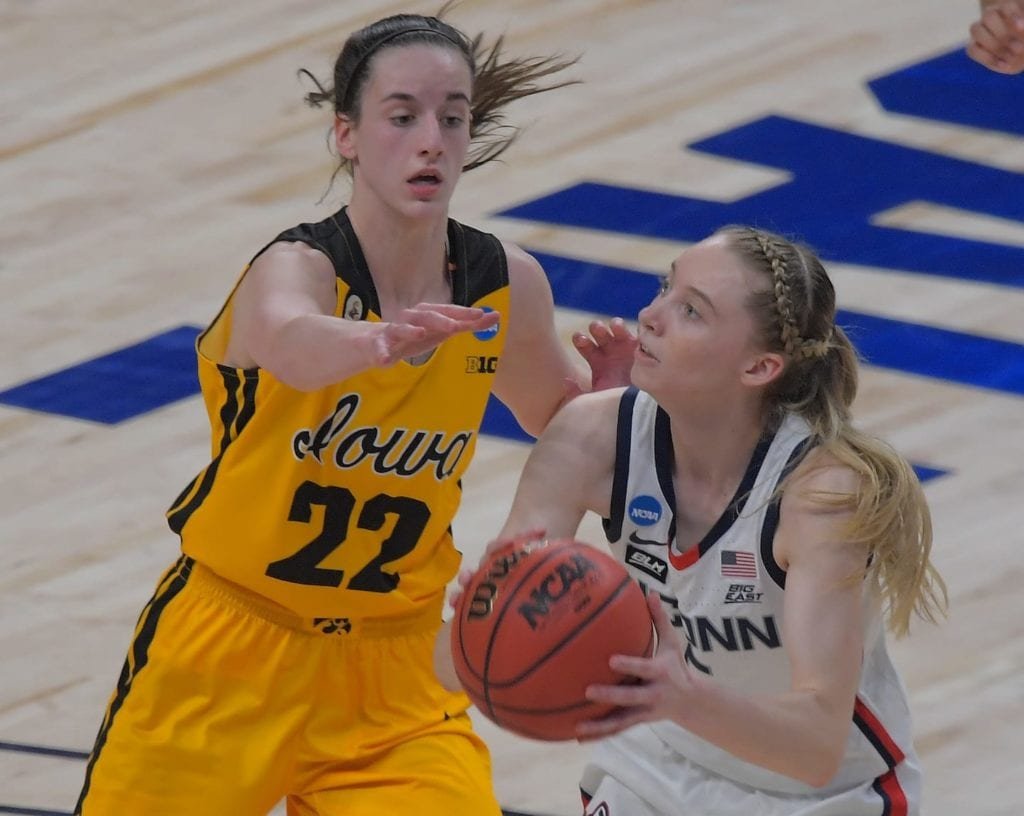 Por que Paige Bueckers, Caitlin Clark não são elegíveis para o draft WNBA